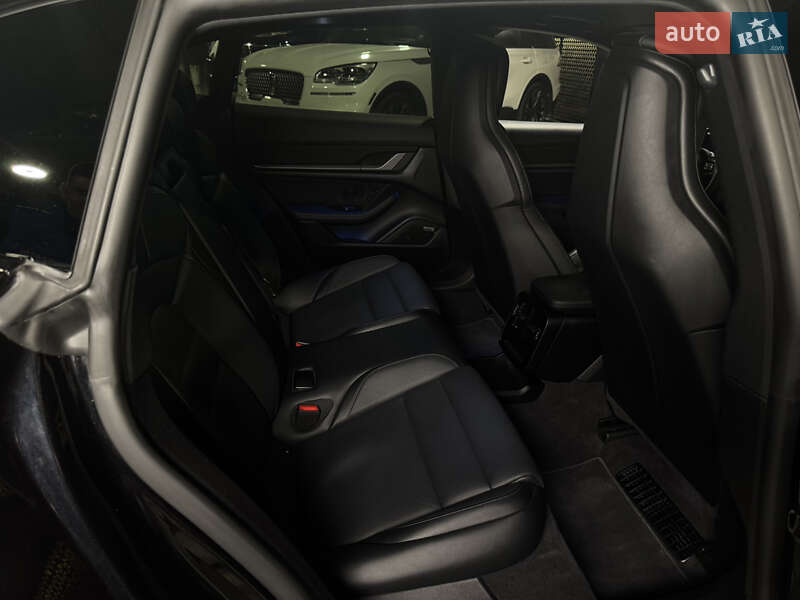 Универсал Porsche Taycan Cross Turismo 2021 в Луцке