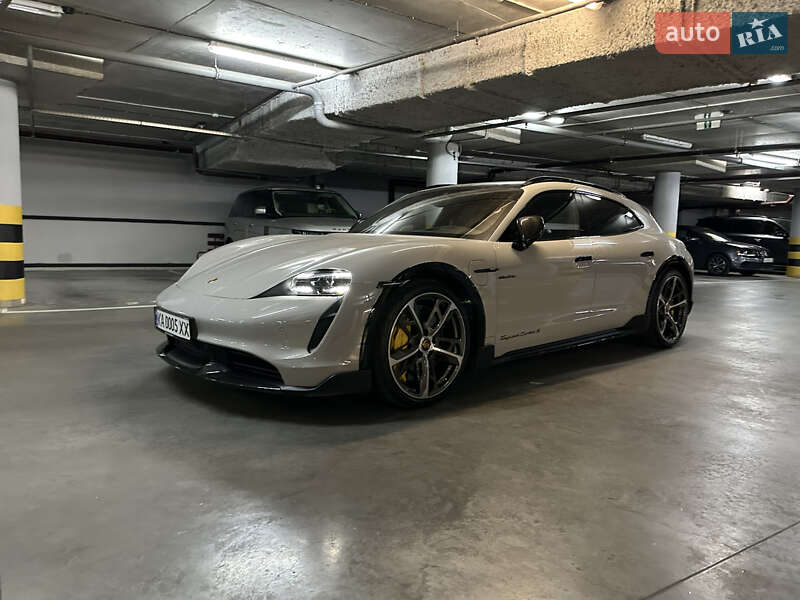 Porsche Taycan Cross Turismo 2023