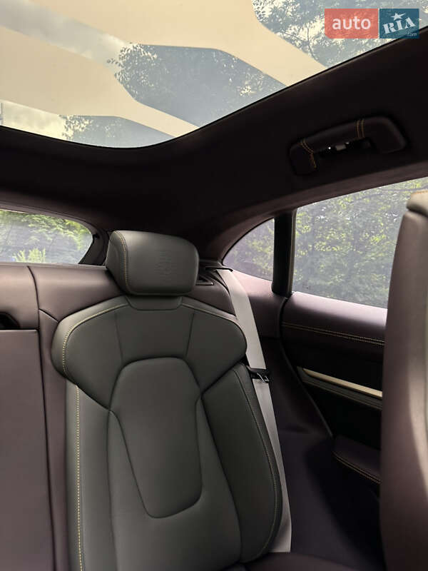 Универсал Porsche Taycan Cross Turismo 2023 в Киеве