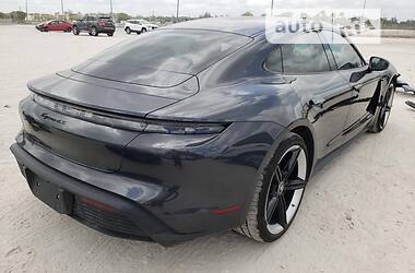 Купе Porsche Taycan 2021 в 