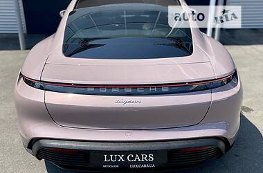Седан Porsche Taycan 2020 в 