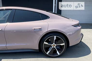 Седан Porsche Taycan 2020 в 
