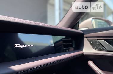 Седан Porsche Taycan 2020 в 