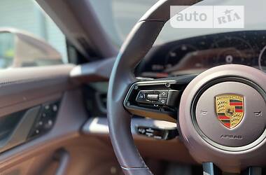 Седан Porsche Taycan 2020 в 
