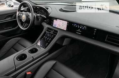 Седан Porsche Taycan 2020 в 