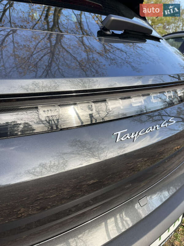 Седан Porsche Taycan 2021 в Кропивницком