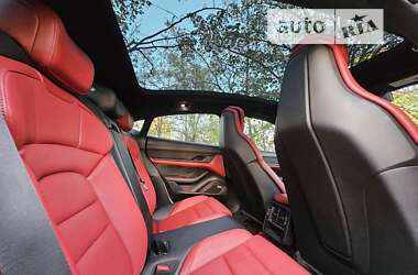 Седан Porsche Taycan 2021 в 