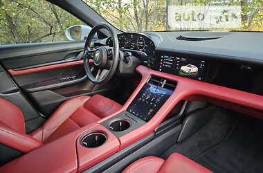 Седан Porsche Taycan 2021 в 