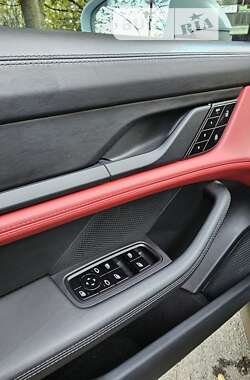 Седан Porsche Taycan 2021 в 