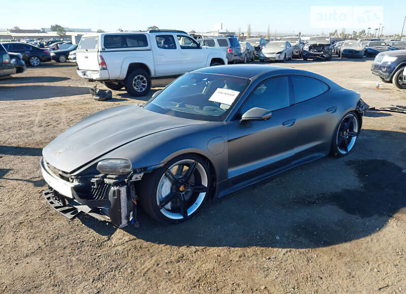 Седан Porsche Taycan 2020 в 