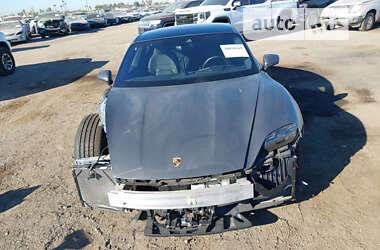 Седан Porsche Taycan 2020 в 