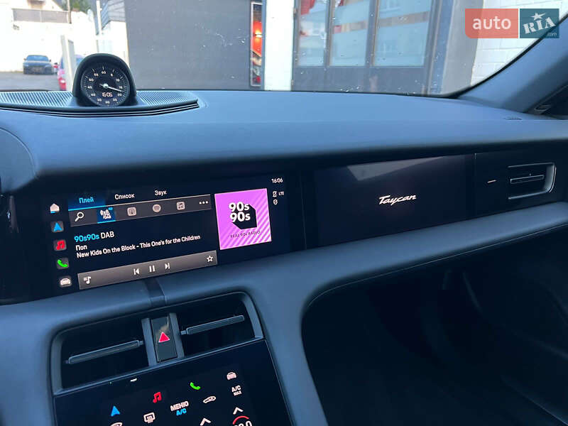 Седан Porsche Taycan 2023 в Киеве фото 12 Седан Porsche Taycan 2023 в Киеве