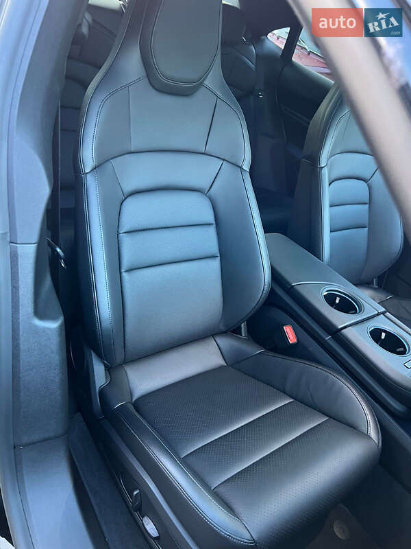 Седан Porsche Taycan 2023 в Киеве фото 15 Седан Porsche Taycan 2023 в Киеве