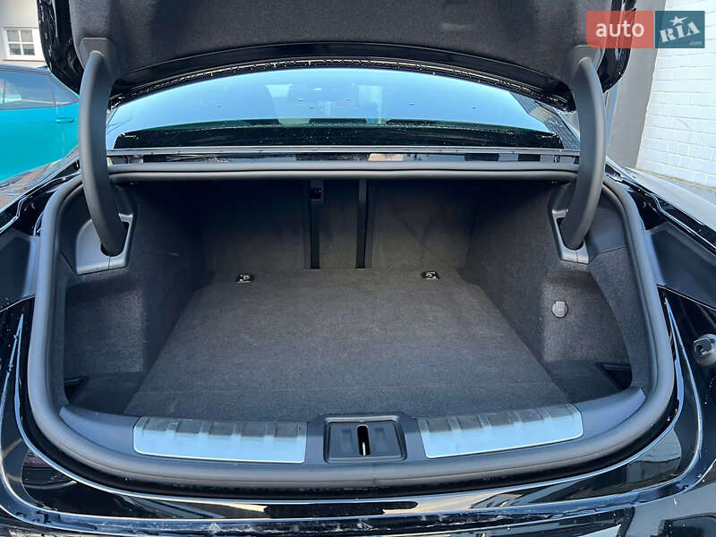 Седан Porsche Taycan 2023 в Киеве фото 19 Седан Porsche Taycan 2023 в Киеве