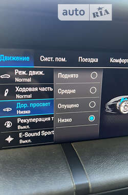 Седан Porsche Taycan 2020 в Києві