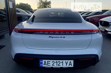 Седан Porsche Taycan 2020 в Дніпрі