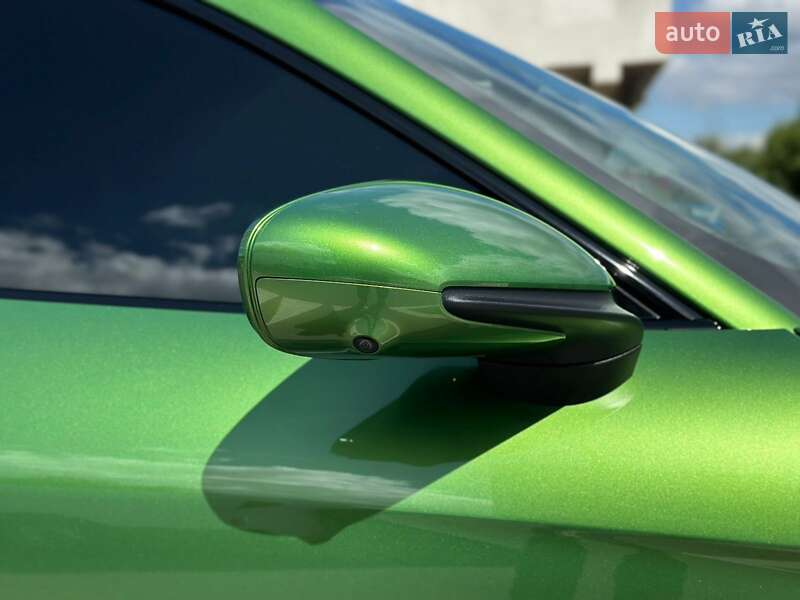 Седан Porsche Taycan 2022 в Києві