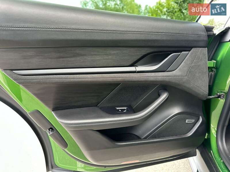 Седан Porsche Taycan 2022 в Києві