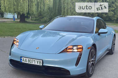 Седан Porsche Taycan 2022 в Киеве