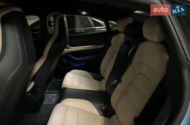 Седан Porsche Taycan 2020 в 