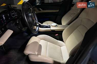 Седан Porsche Taycan 2020 в 