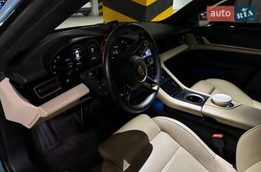 Седан Porsche Taycan 2020 в 