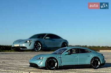 Седан Porsche Taycan 2020 в 