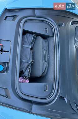 Седан Porsche Taycan 2020 в 