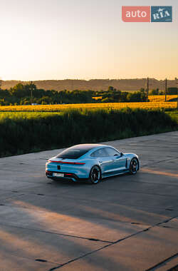 Седан Porsche Taycan 2020 в 