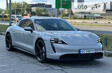 Седан Porsche Taycan 2021 в Киеве