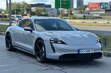Седан Porsche Taycan 2021 в 