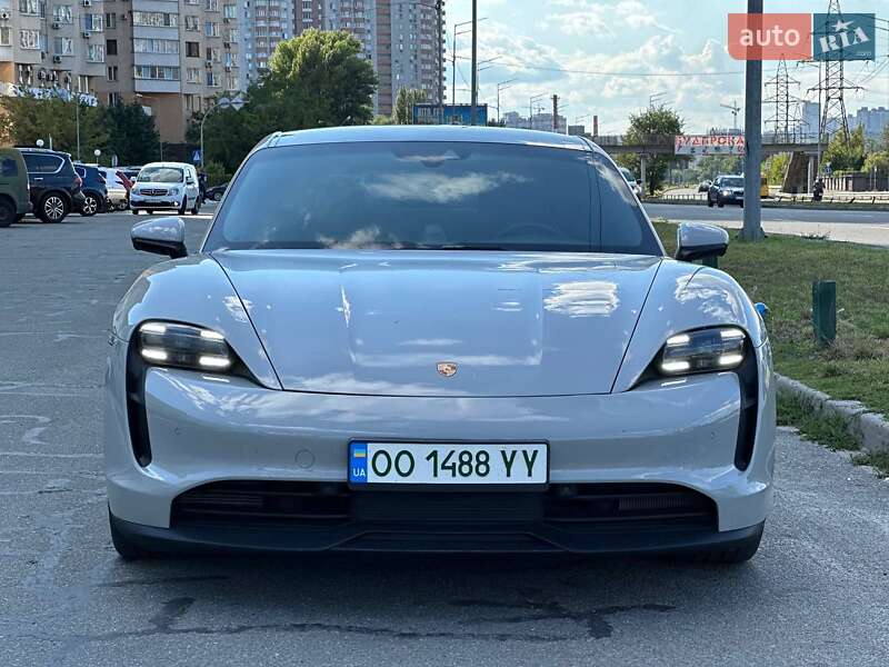 Седан Porsche Taycan 2021 в Києві