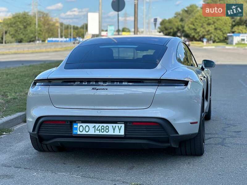 Седан Porsche Taycan 2021 в Києві
