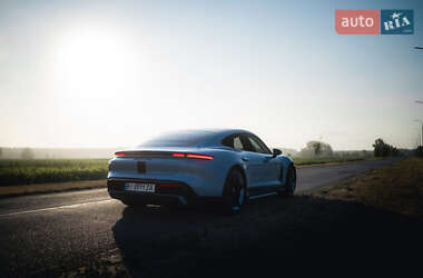 Седан Porsche Taycan 2020 в 