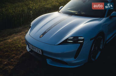 Седан Porsche Taycan 2020 в 
