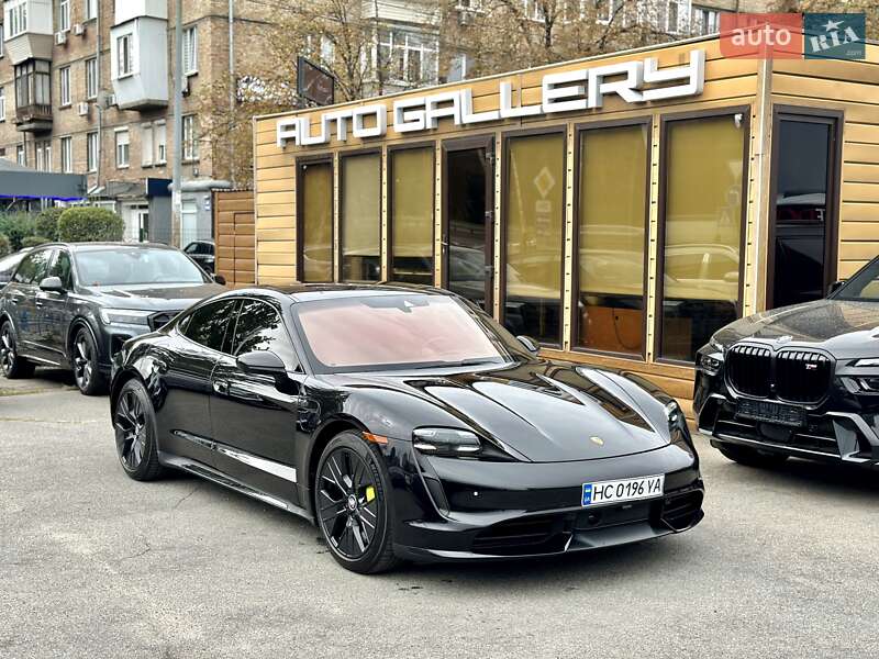 Седан Porsche Taycan 2019 в Києві