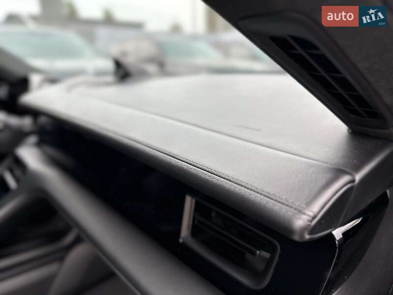 Седан Porsche Taycan 2019 в Києві