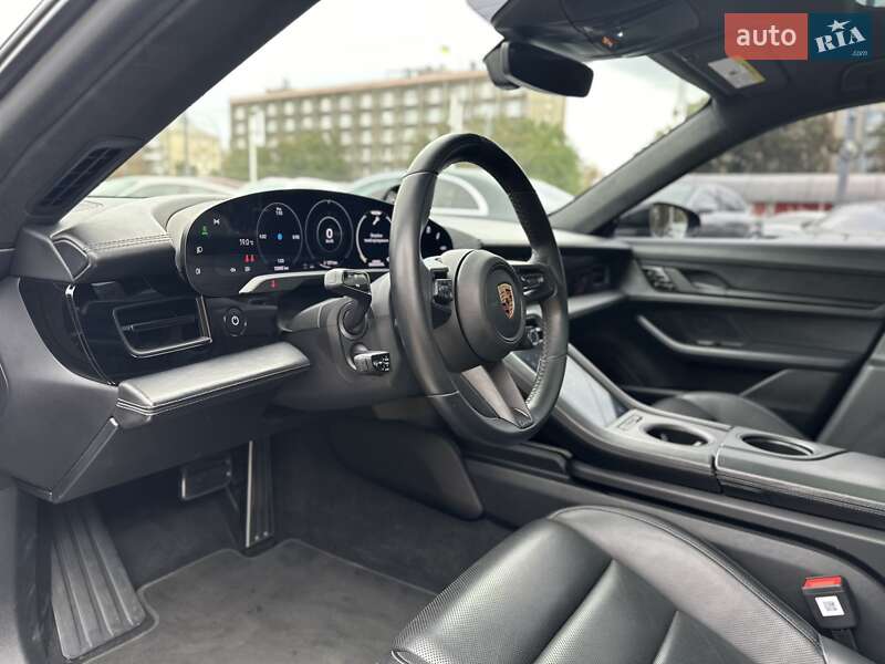 Седан Porsche Taycan 2019 в Києві