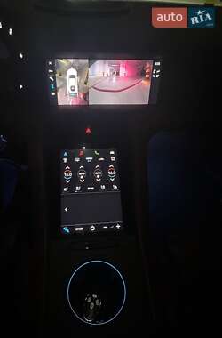 Седан Porsche Taycan 2021 в 