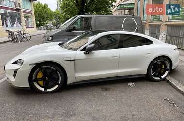 Седан Porsche Taycan 2020 в 