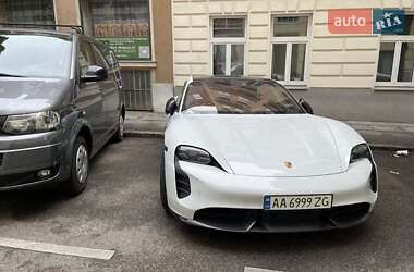 Седан Porsche Taycan 2020 в 