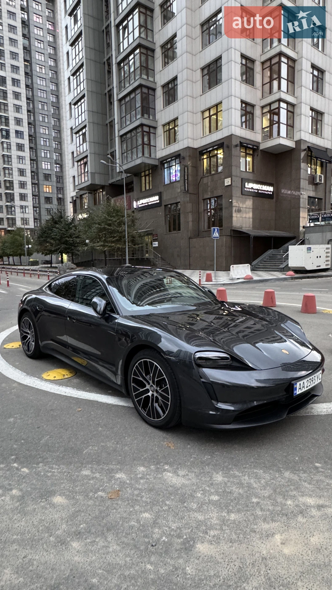 2021 Porsche Taycan - мініатюра 2