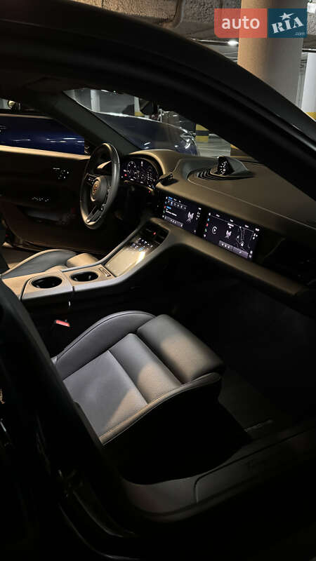 Седан Porsche Taycan 2021 в Киеве