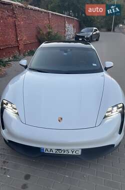Седан Porsche Taycan 2021 в 