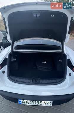 Седан Porsche Taycan 2021 в 