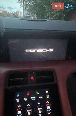 Седан Porsche Taycan 2021 в 