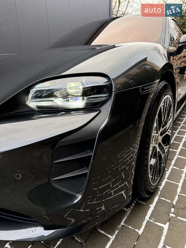 Седан Porsche Taycan 2020 в Львове