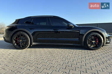 Седан Porsche Taycan 2022 в 