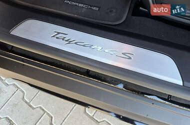 Седан Porsche Taycan 2022 в 