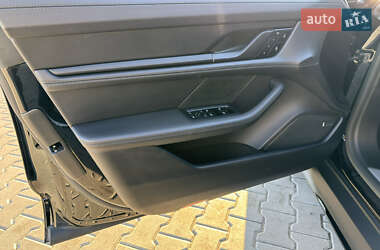 Седан Porsche Taycan 2022 в 